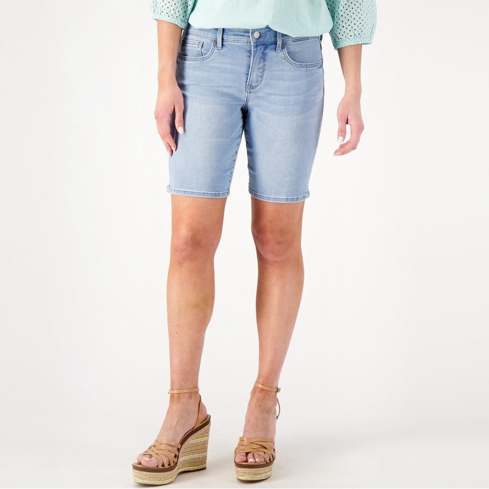 NYDJ Ella Shorts with Side Slits / NWT/ MSRP $99 / Size 16WP